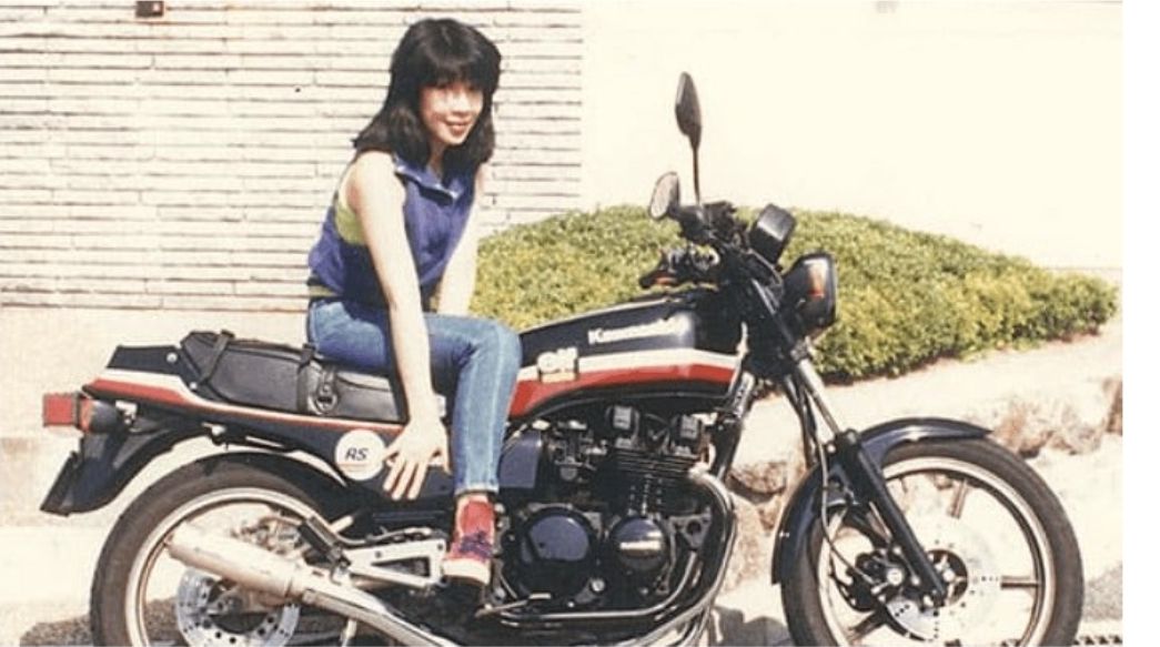 高市早苗年輕時愛騎重機。（翻攝自FB@Totty Imora）